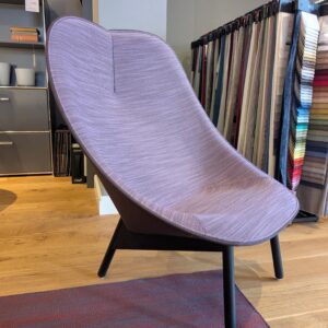 Sessel Uchiwa von HAY als Ausstellungsstück