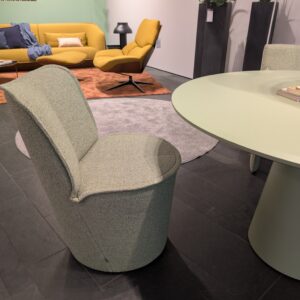 COR Nenou Sessel als Ausstellungsstück