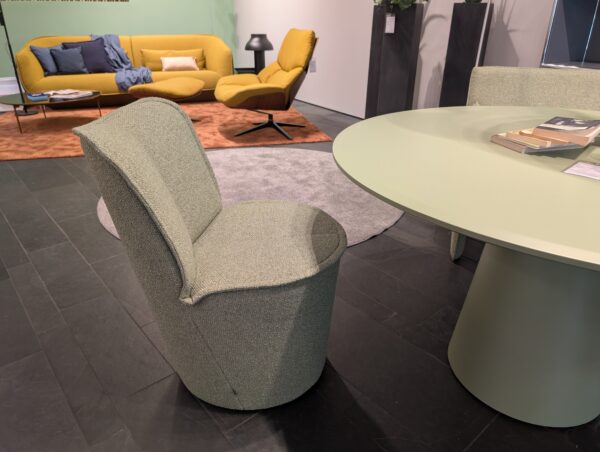 COR Nenou Sessel als Ausstellungsstück