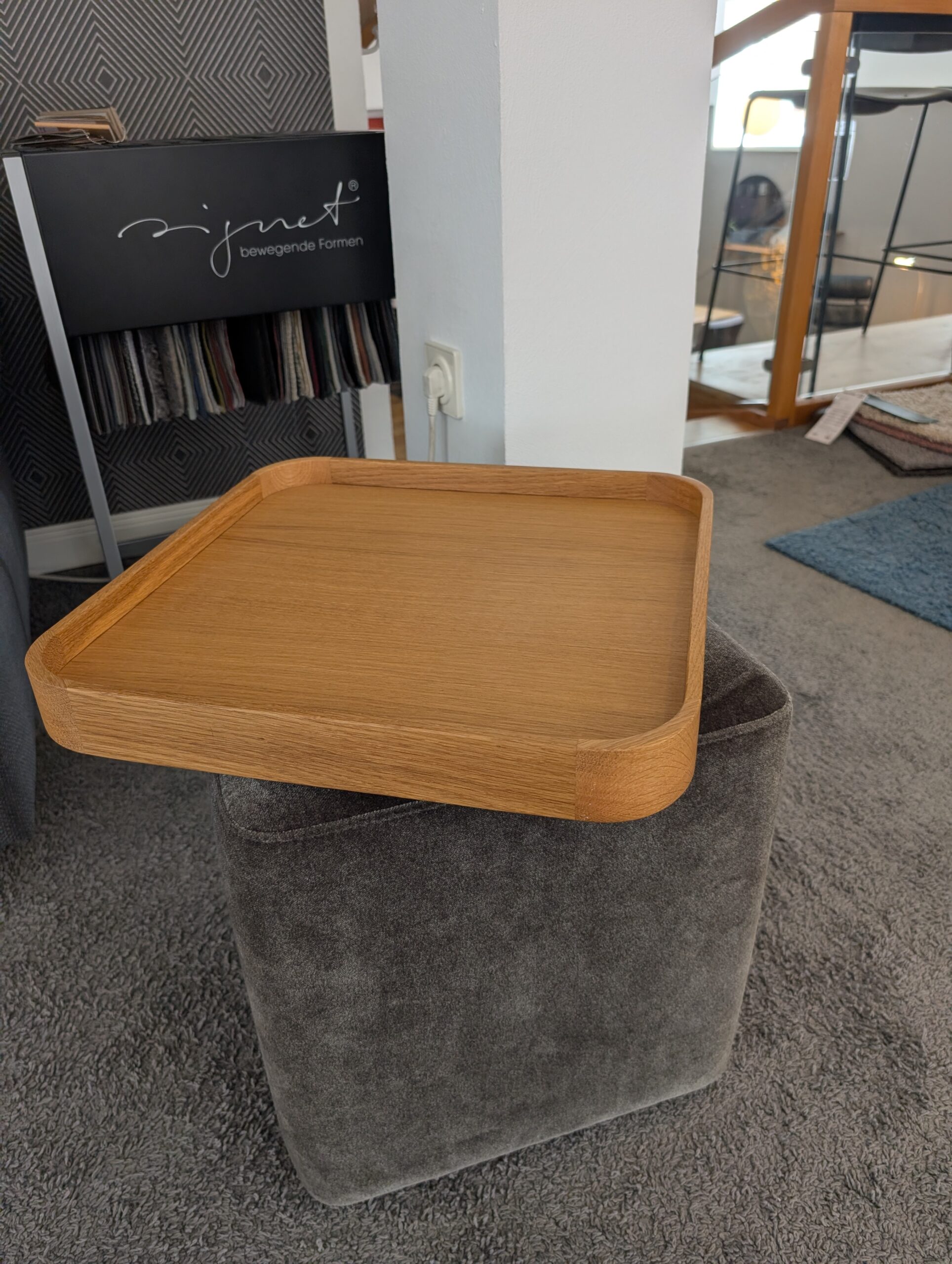 Signet Hocker Bono mit Tablett – Bild 2