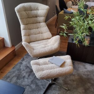 Thonet Sessel S 808 mit Hocker als Ausstellungsstück